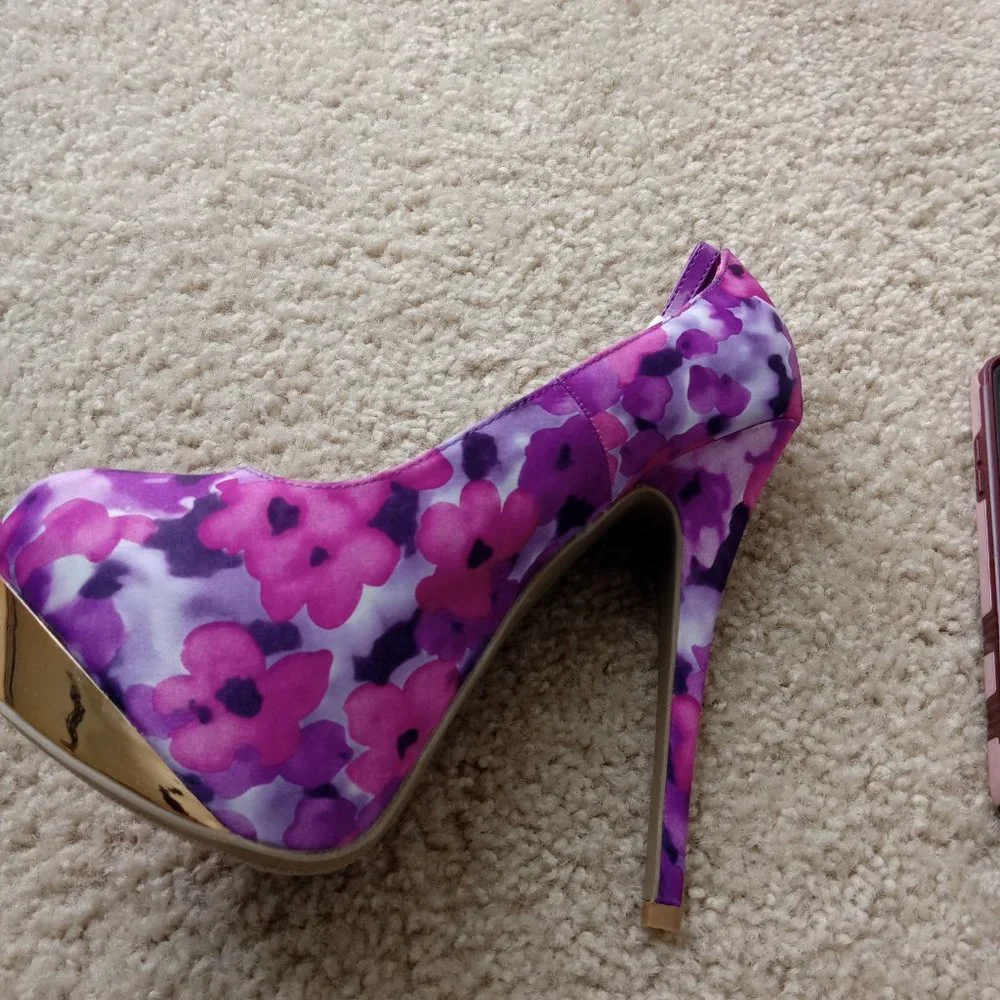 Heels - Picture 3 of 3